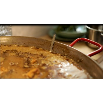 paella magnet is perfect to measure our broth and add the rice