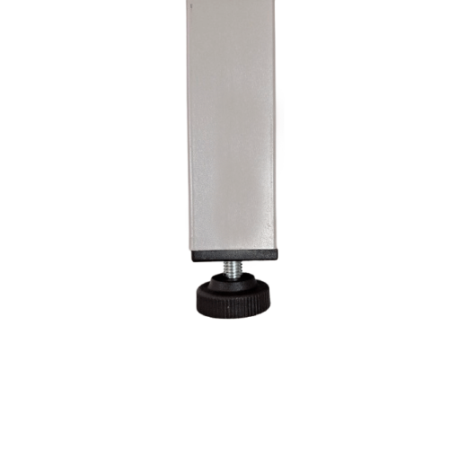 Extended square leveler with leg