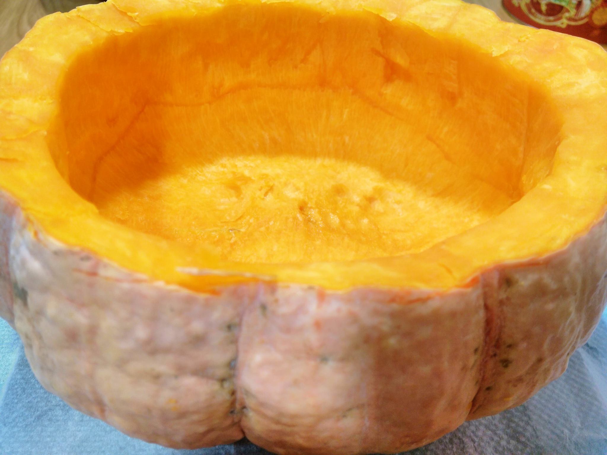 2.- Empty the raw pumpkin