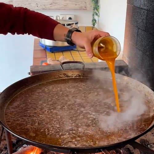 5.- Fry the tomato with the paprika