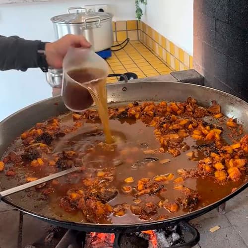 5.- Fry the tomato with the paprika