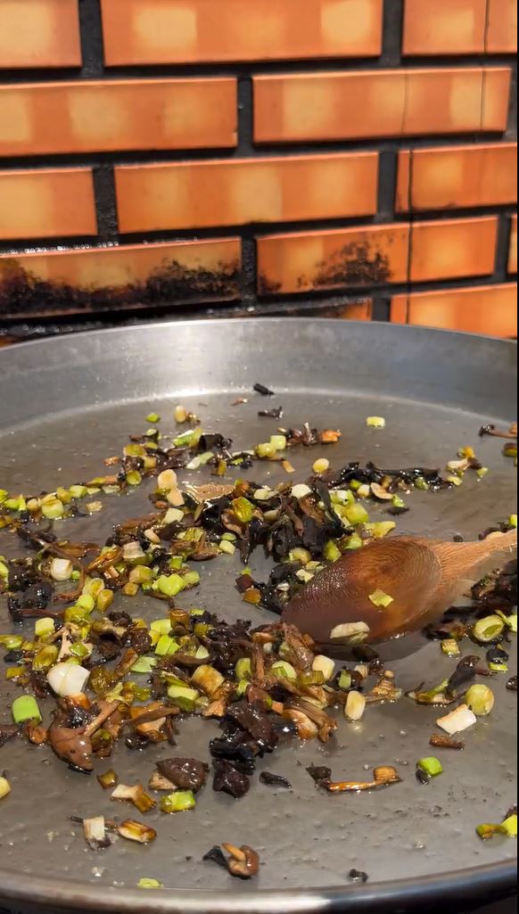 2.- Cut the octopus and fry it