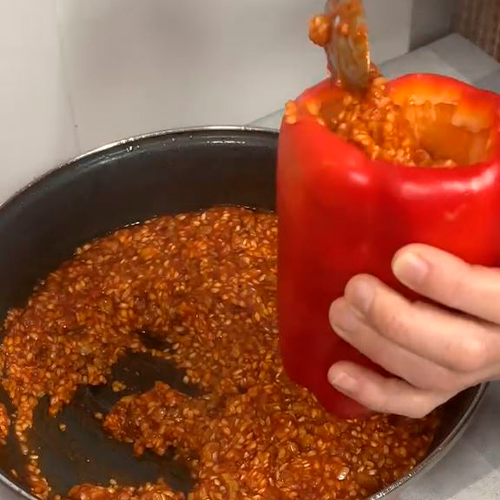 5.- Fry the tomato with the paprika