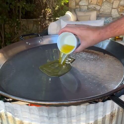 1.- Cut and fry the onion