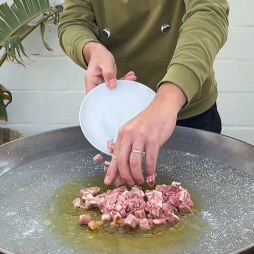 2.- Cut the octopus and fry it