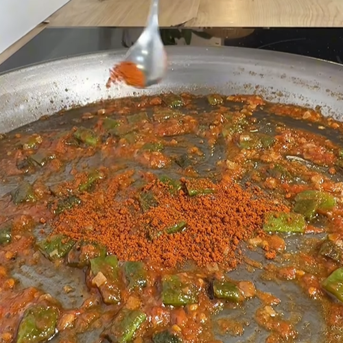 6.- Reduce the tomato