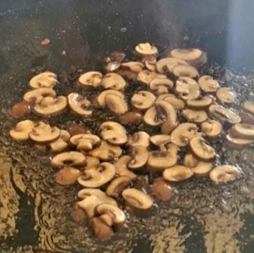 2.- Cut the octopus and fry it