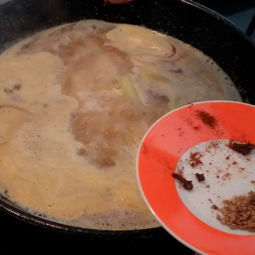 8.- Add the cinnamon.