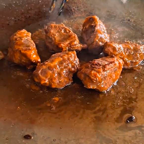 2.- Cut the octopus and fry it