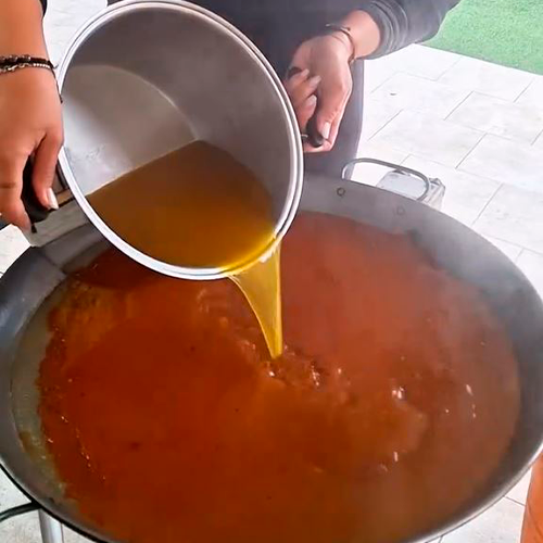 6.- Reduce the tomato