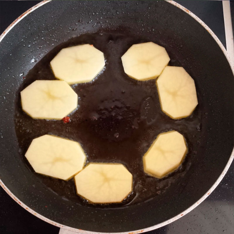 2.- Fry the potatoes