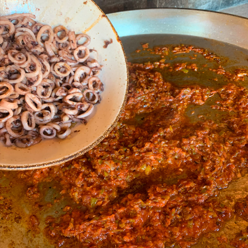 6.- Add the squid and mix