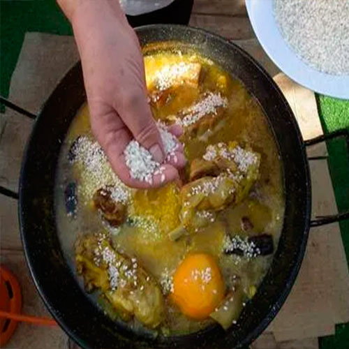 5.- Add the rice and cook