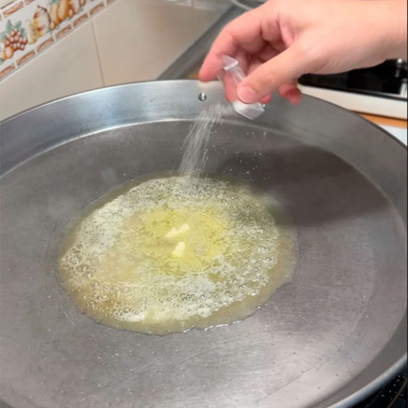 10.- Add the salt 10.- Add the salt