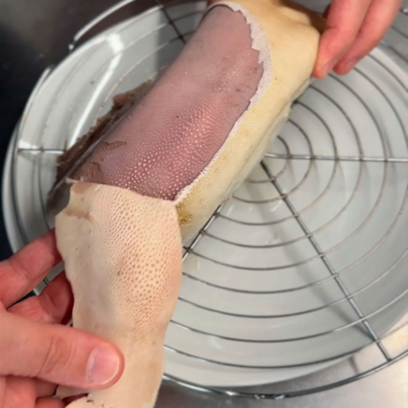 4.- Peel the tongue 4.- Peel the tongue