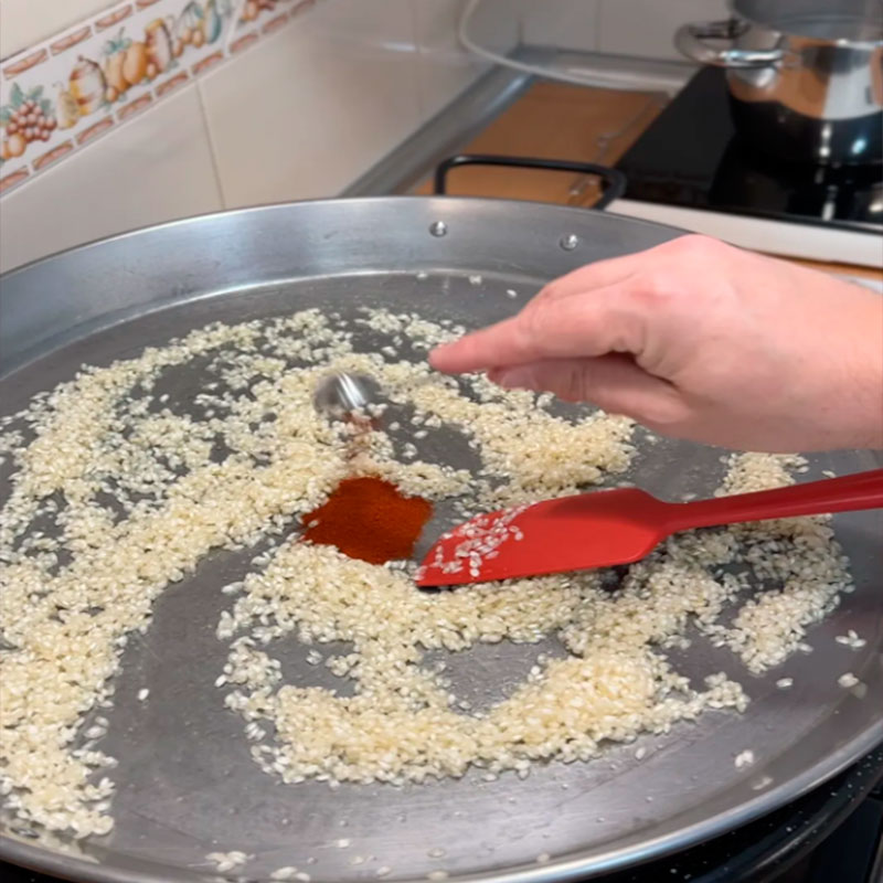 13.- Add the paprika 13.- Add the paprika