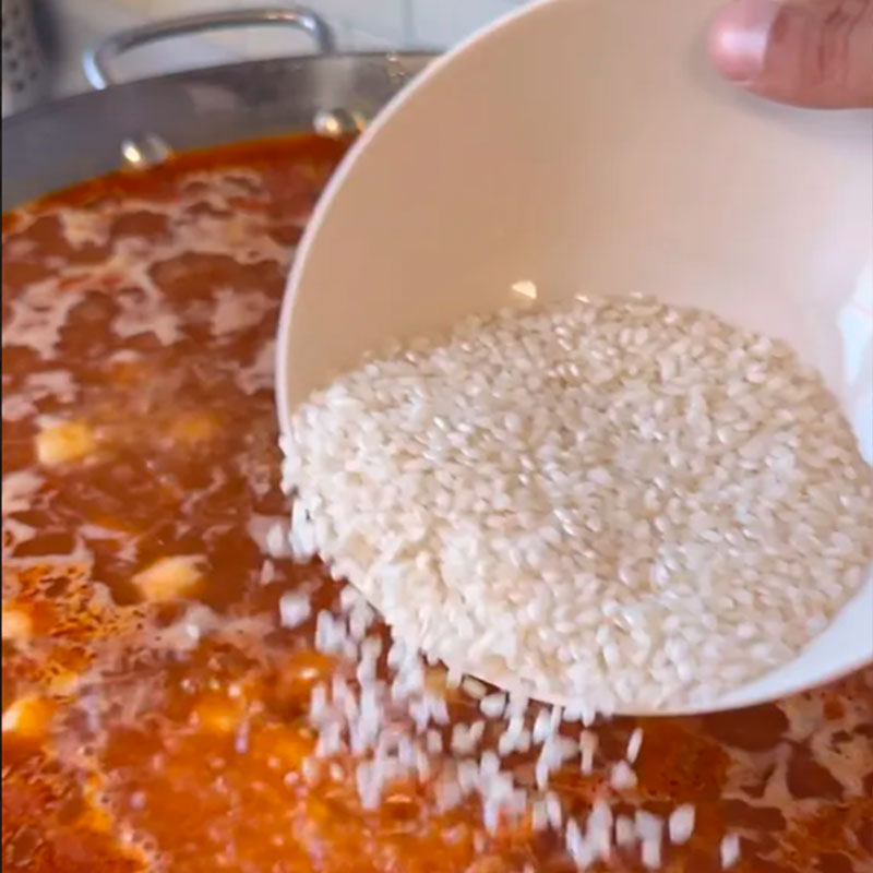 9.- Add the rice and let it cook