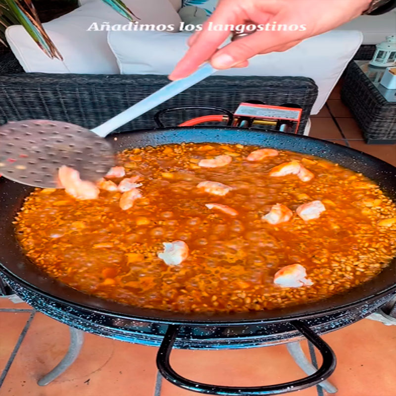 Dry rice with cuttlefish and prawns