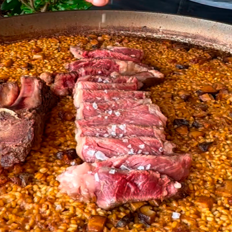 Rice with matured beef cutlet