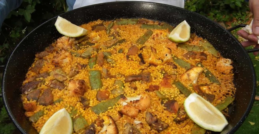 Easy recipe cauliflower, cod and saffron milk caps paella