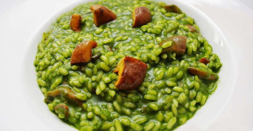 Recipe by @ximo_carrion: rice with flame-cooked capellanets, bottom of its thorns, liquefied spinach and mushrooms