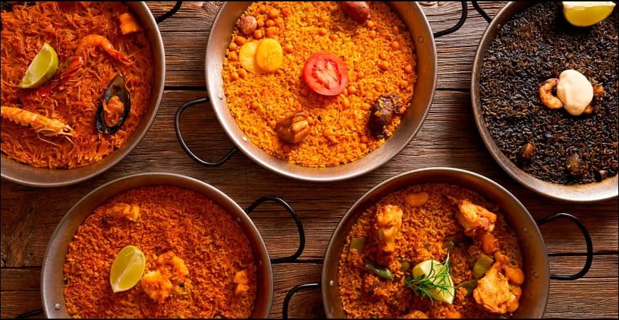 Books of paellas and rice: recipes, techniques and rice culture.