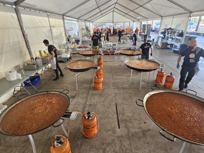 Paellas gigantes en la ayuda humanitaria