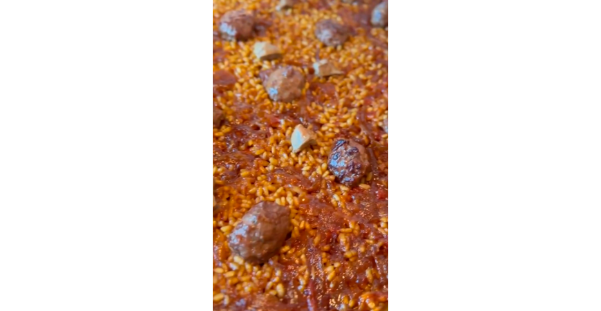 Recipe by @joaquin.gm: figatells rice with caramelised onion and foie gras