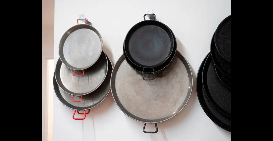 Original Paella - Paella hangers and paella pan holders - how to store your paellas