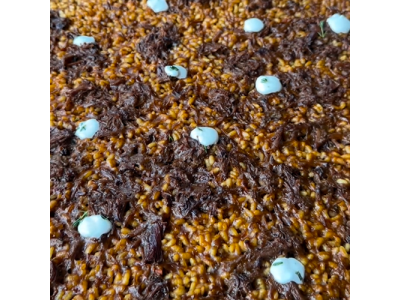 Receta de @fanaticook: Arroz de capa fina con carrilleras ibéricas y crema de queso curado