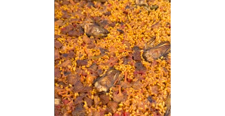 Receta de _comeydisfruta_: Arroz con presa Ibérica, setas y ajos tiernos