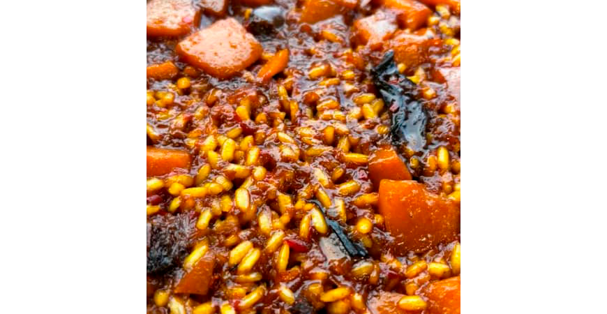 Recipe from @cris_riceandmeal: Pumpkin rice, porcini mushrooms and oven-baked chicken glazed with vermouth and orange