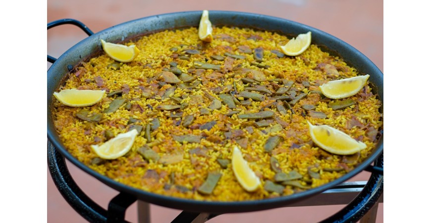 10 Tips on How to Decorate a Paella and Present It Spectacularly