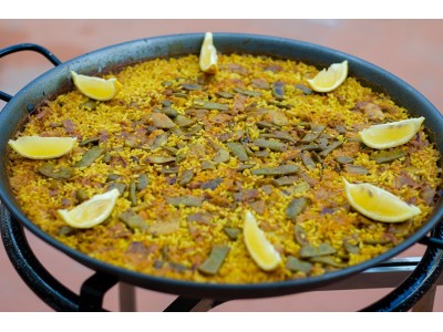 10 Tips on How to Decorate a Paella and Present It Spectacularly