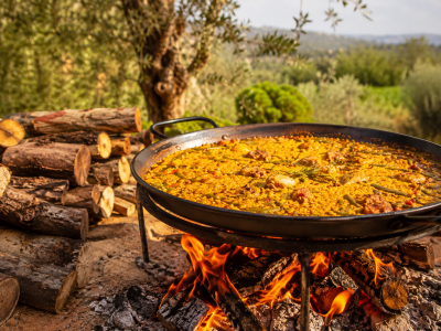 How to make a wood-fired paella