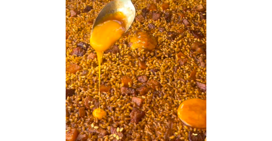 Recipe from @fanaticook: Dry rice with Iberian pork, cured pumpkin yolk