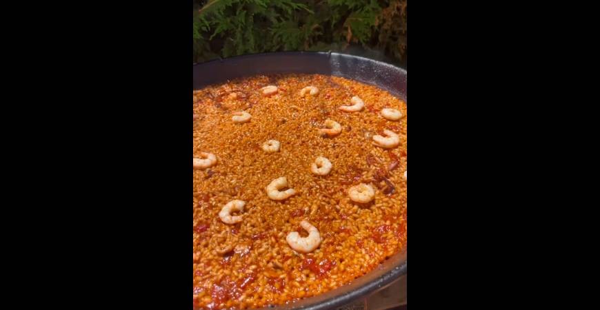 @cherenayuso recipe: squid and prawn paella