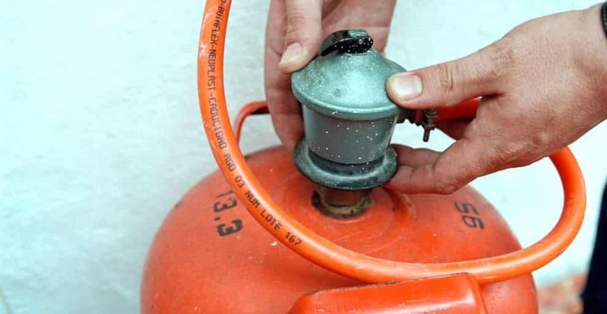 What is the right gas regulator for my paella burner?