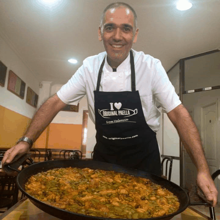 Hall of fame paella makers and paella pans