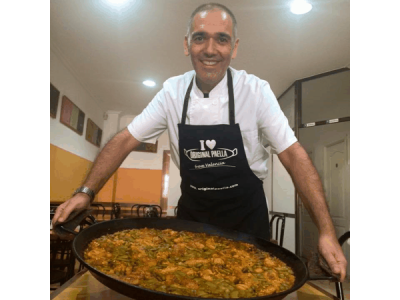 Hall of fame paella makers and paella pans