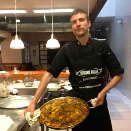 Hall of fame paella makers and paella pans