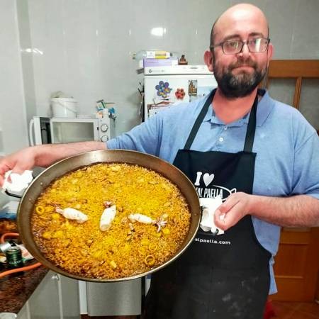 Hall of fame paella makers and paella pans