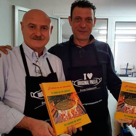 Hall of fame paella makers and paella pans