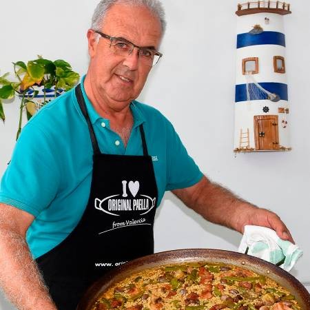 Hall of fame paella makers and paella pans