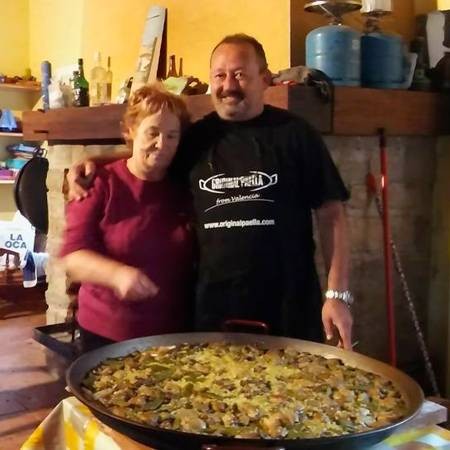 Hall of fame paella makers and paella pans