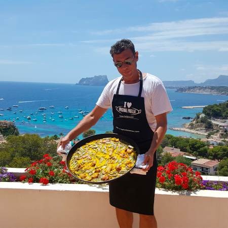 Hall of fame paella makers and paella pans