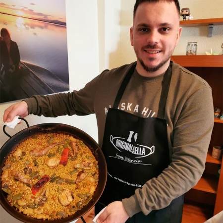 Hall of fame paella makers and paella pans