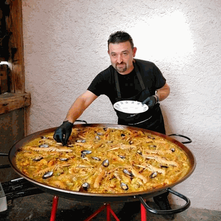 Hall of fame paella makers and paella pans