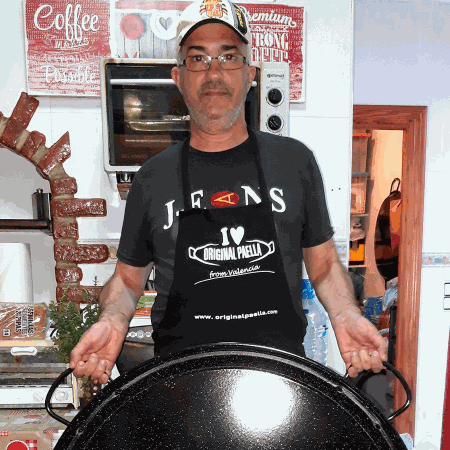 Hall of fame paella makers and paella pans