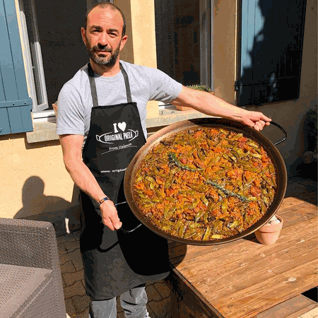 Hall of fame paella makers and paella pans